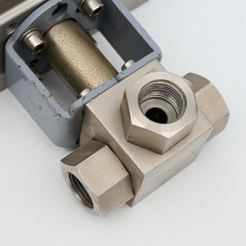 Pneumatic high-pressure three-way ball valve