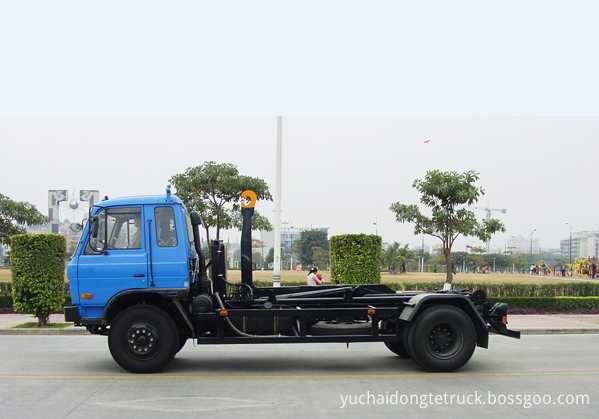 Detachable garbage container truck
