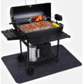 BBQ -Boden unter Grillmatte