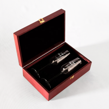 Custom Traditional Wedding Decorations: Engraved Glass Gift Set with Wooden Box
