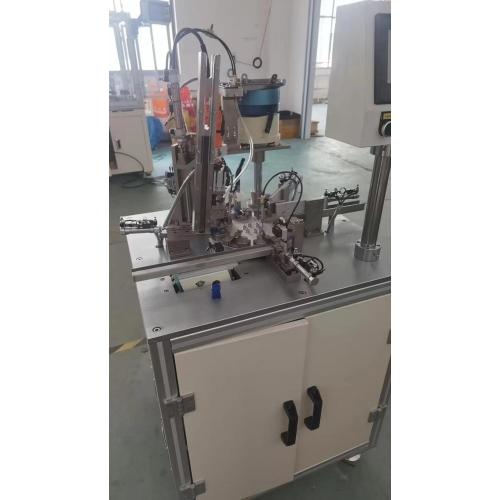 Máquina de ensamblaje automática de sacapuntas
