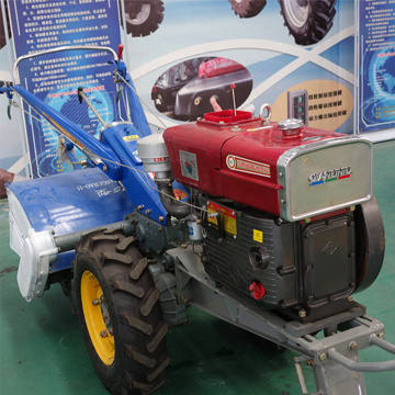 Mini Tractor de dos ruedas de 12 hp en la granja en Sudáfrica