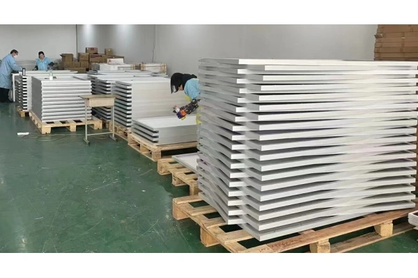 Detailed view of high-efficiency solar panel cells and module construction