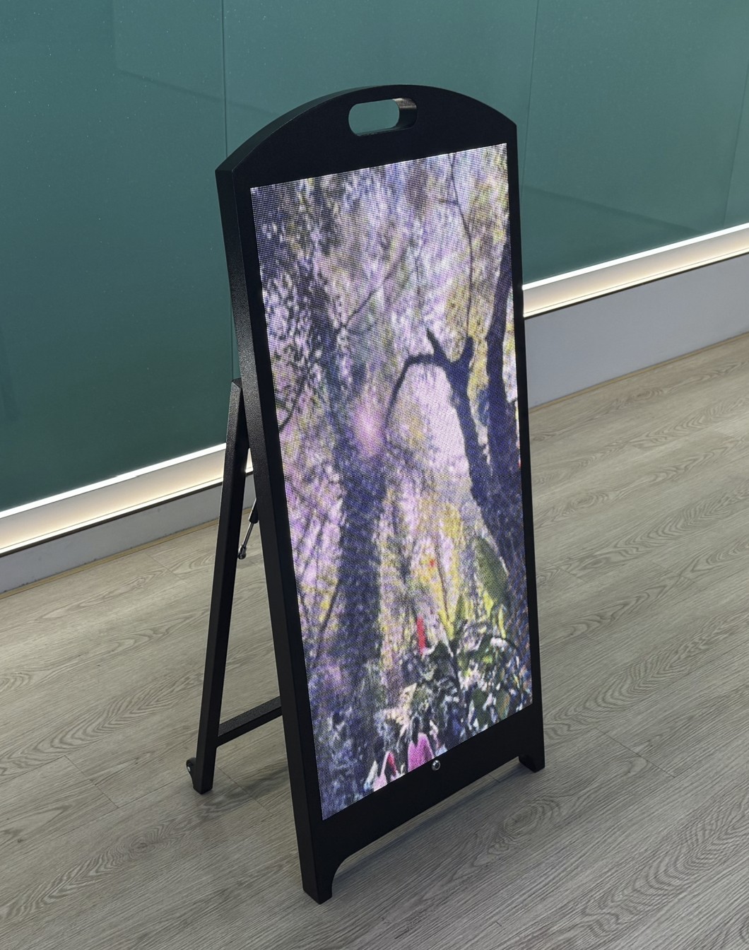 IP65 dereceli, hava koşullarına dayanıklı, akıllı soğutmalı hareketli LED ekran