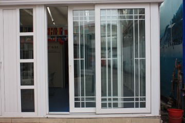 China manufacture pvc profile sliding window tempered glass