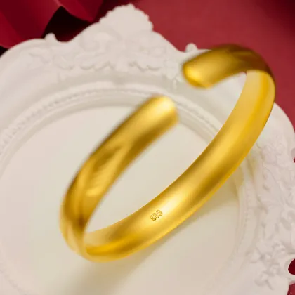 High-Quality Chinese Retro Dragon & Phoenix Engraved Gold Bangle: Good Luck, Health, and Boutique Style Jewelry for Women