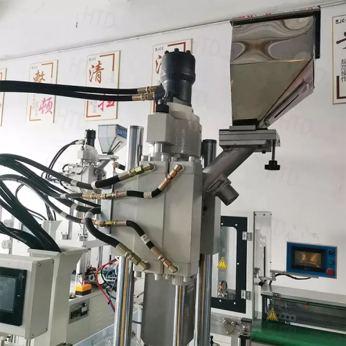 Machine di stampaggio ad iniezione con cerniera elettrica con taglio
