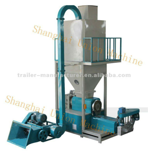 Plastic waste granulating machine