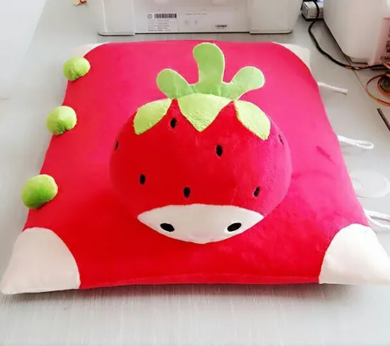 A square red rural strawberry flat pillow mat