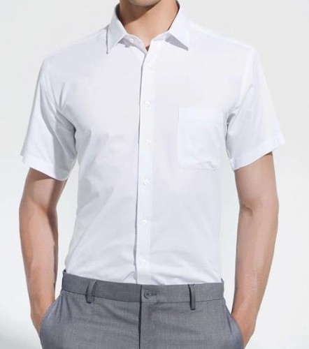 Camisa blanca manga corta teñida de los hombres