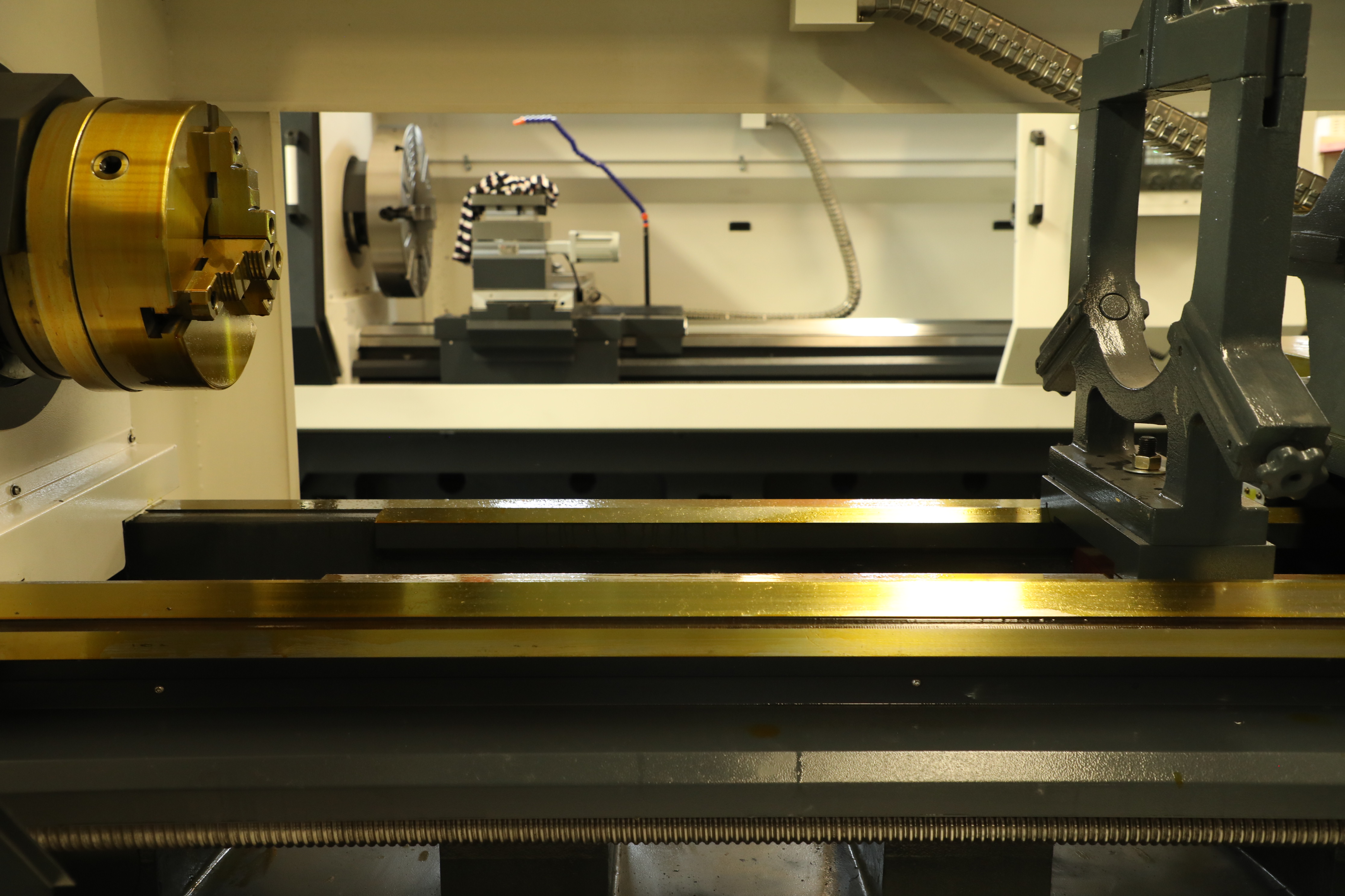 Horizontal CNC lathe for metal cutting