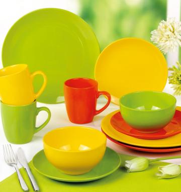 Different colors tableware ceramic plates bowls
