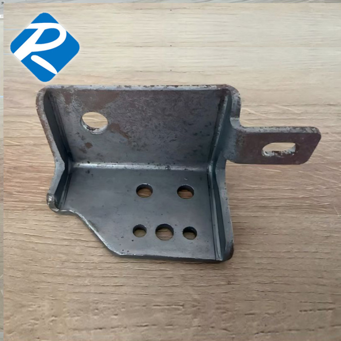 Estampagem de peças de chapa metálica (para montagem de escada)