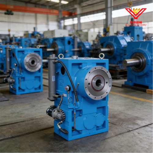 Reductor de engranajes industrial con acumulador hidráulico