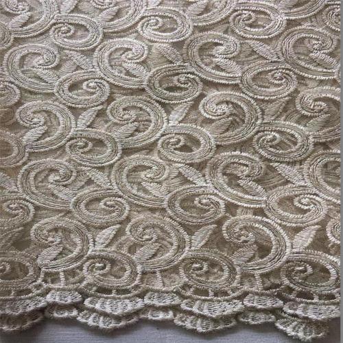 Platt broderityg för damkläder
