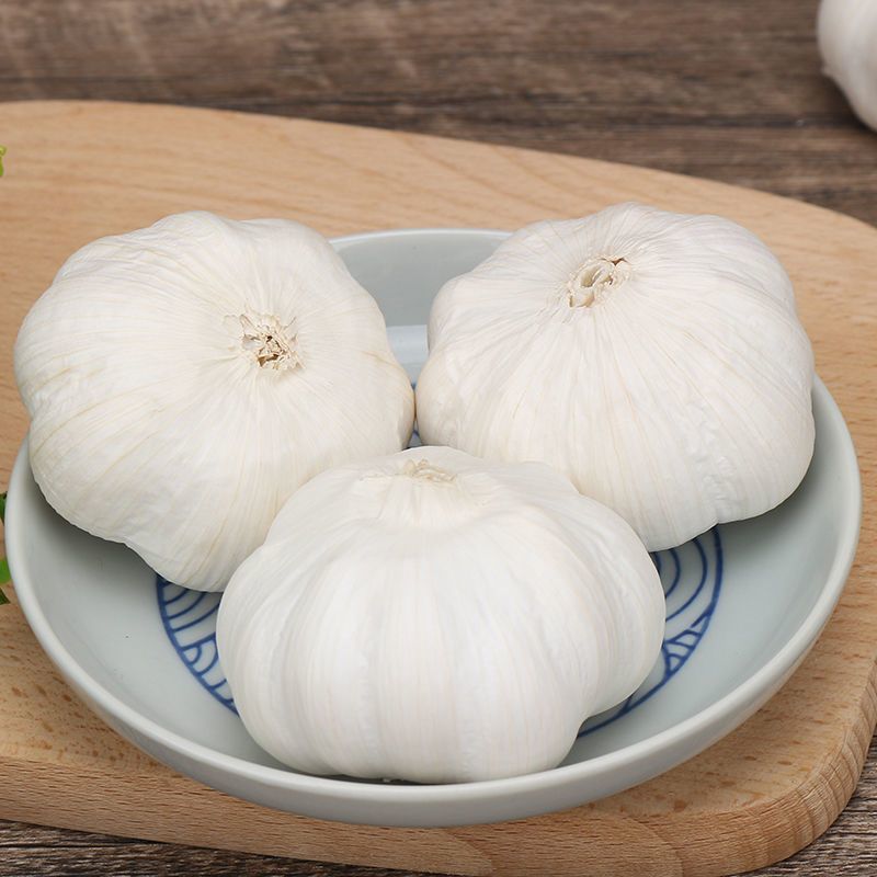 গরম বিক্রয় 4.5cm,5.5cm,6.5cm উচ্চ মানের শুকনো রসুনের লবঙ্গ