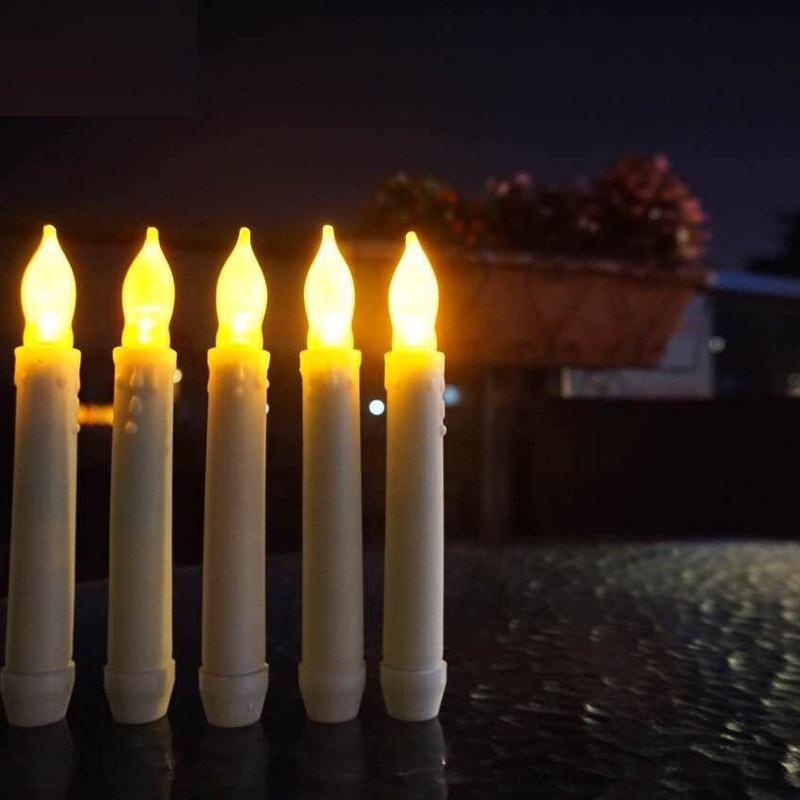 Candle de cônica sem chamas com chama em movimento