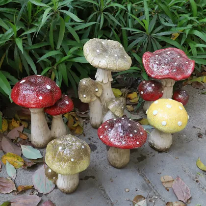Customized Garden Decoration Mushroom Props - Resin Mushroom Statue
