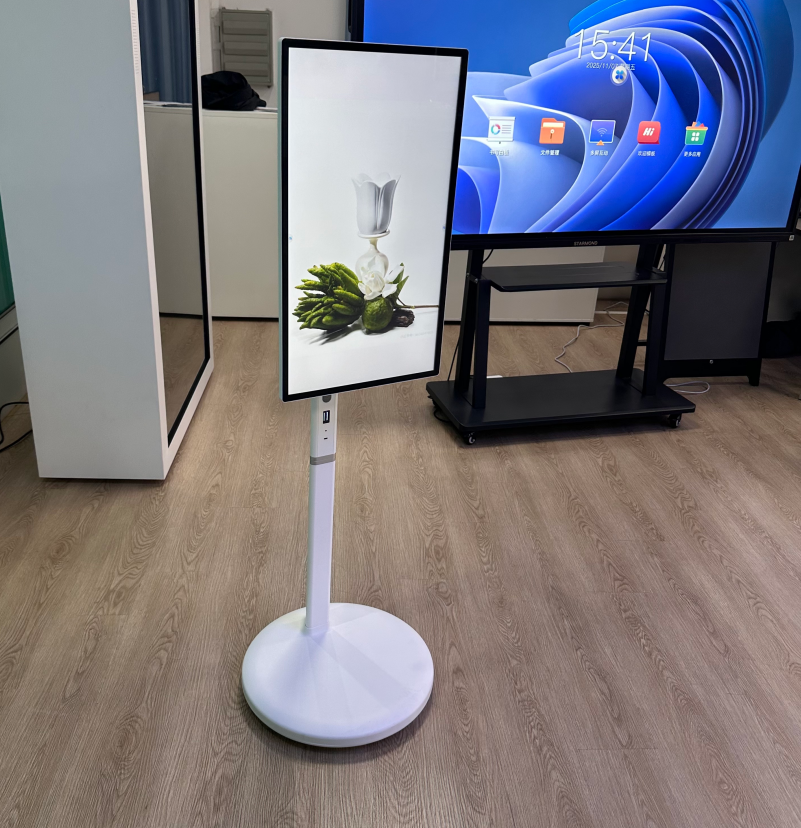 אפשרויות קישוריות חלקות כולל WLAN ו-USB לשילוב מסך חכם