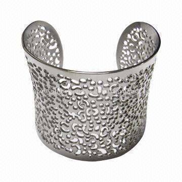 Hollowed Stainless Steel Bangle with Rhinestone