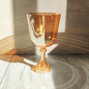 Cálice de cristal de chá dourado tigela