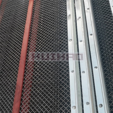 Self-Cleaning Screen Cloth for Mining and Aggregate Industry: Steel Wire and Poly Options