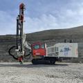 Rig pengeboran lubang bor tipe crawler