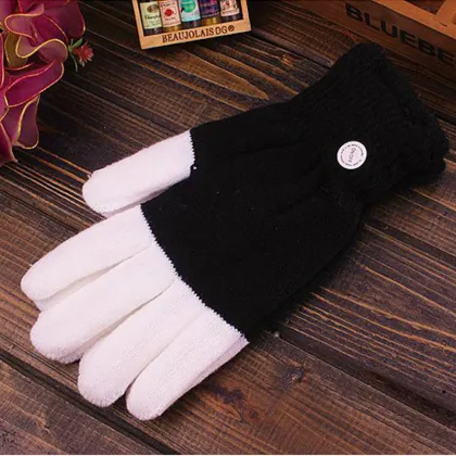 Hot Newest Arrival Light-Up Toys LED Flashing Magic Glove Glow In The Dark Toys Light Up Finger Tip Lighting Toys For Children