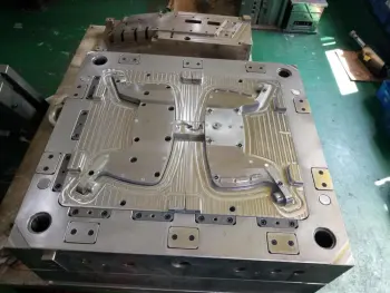 Double color injection mold