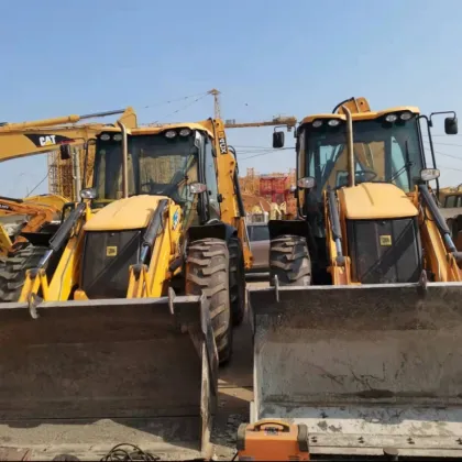 JCB 4CX Tractor Backhoe Loader for Ditch Digging and Loading
