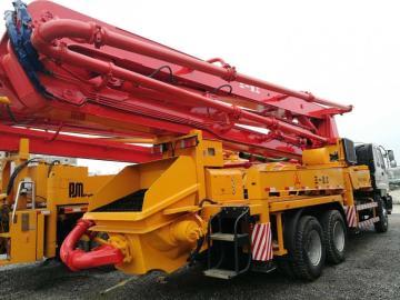 camión bomba de ocasión 37m con chasis ISUZU