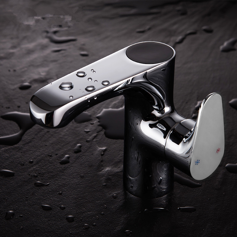 サニタリーラグジュアリー低鉛真ちゅう製洗面台シングルレバーホットおよびコールド洗面器LED蛇口