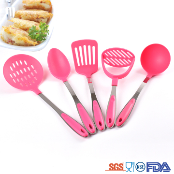 đồ dùng nhà bếp bằng thép không gỉ đặt với chân đế