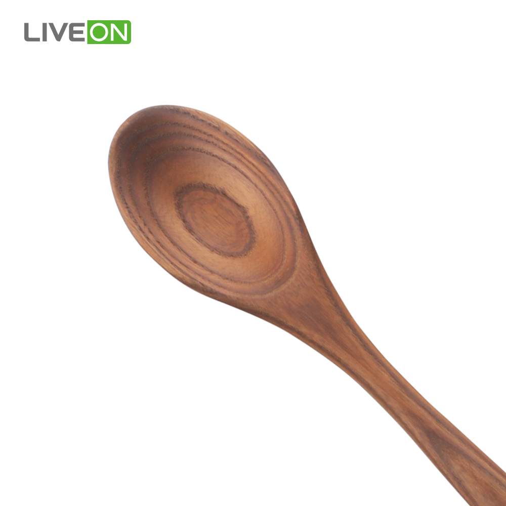 Set da cucina sano con cucchiaio in legno di frassino