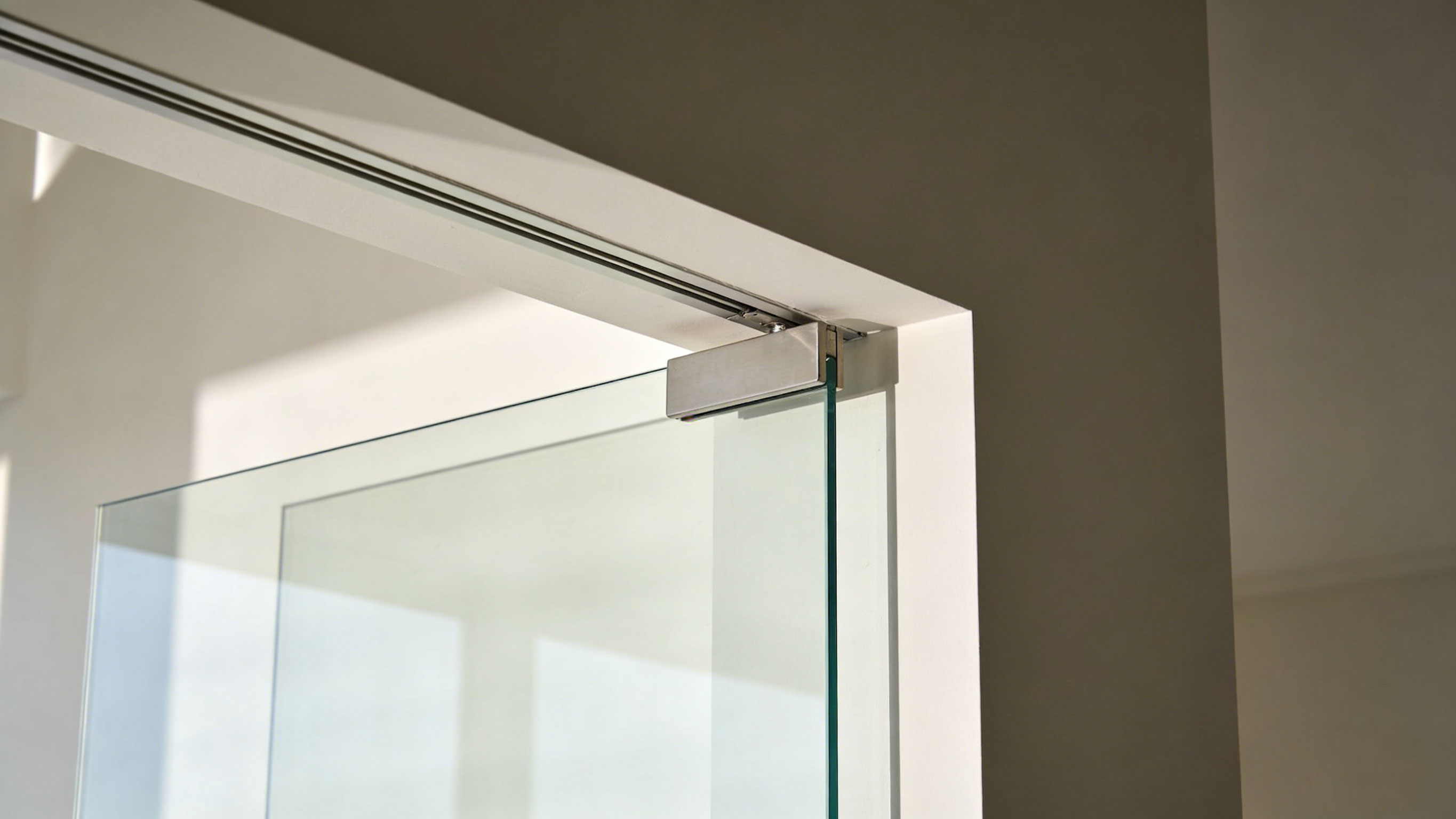 Frameless-Glass-Door