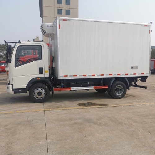 Sinotruk Howo 6 ruedas de 5 toneladas de refrigerador