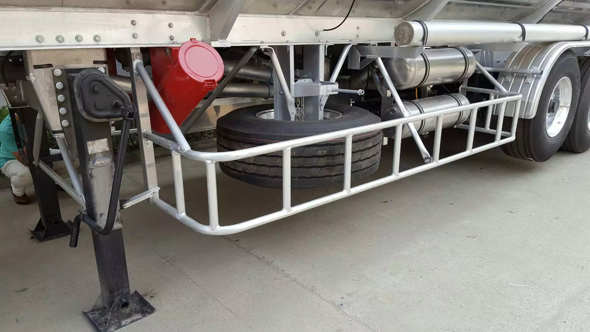  Tri-Axle Aluminium Alloy Fuel Tanker Trailer