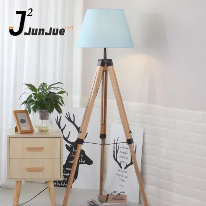 Chinese Birch Tripod Floor Lamp with Natural Wooden Tripods for Factory Lighting