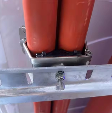 316 literes polimer és fém kábelkapcsok, áramelosztó