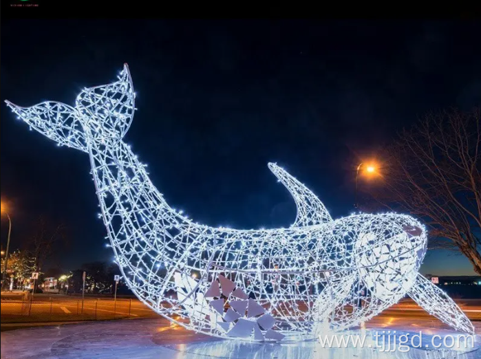 Whale Sculpture Motif Light