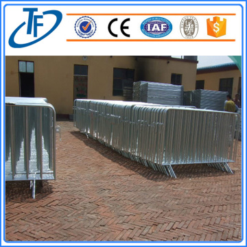 Removable road crowd control barricades