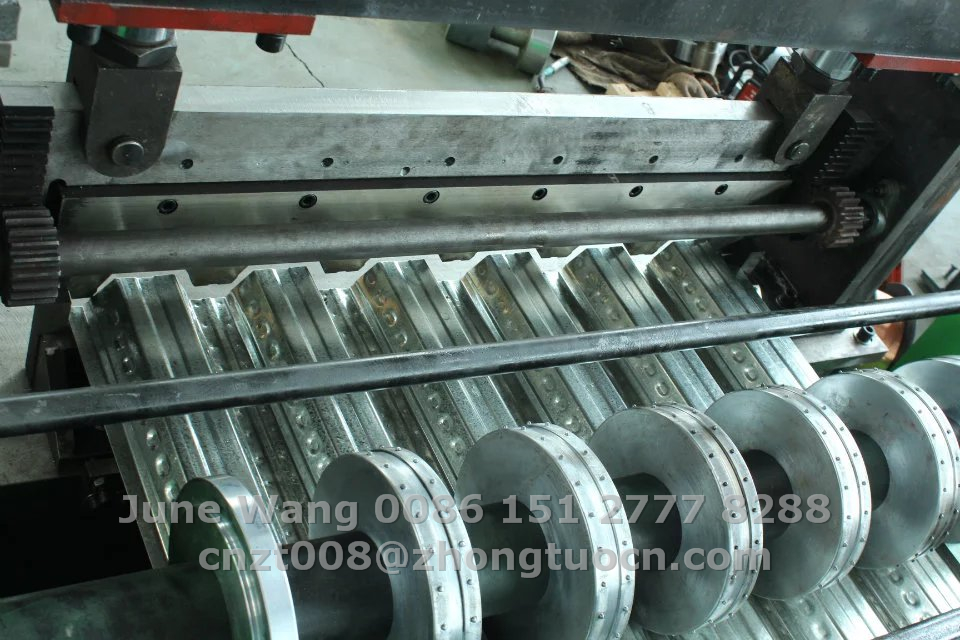 High precision 720 type steel floor deck roll forming machine