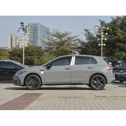 Volkswagen Golf 8: 2024/2025 Hatchback cu performanțe excelente