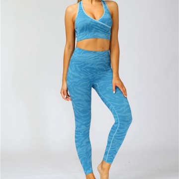 conjunto de top y leggings de gimnasio