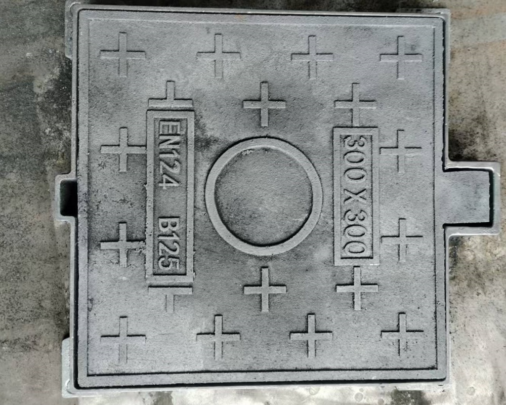 300x300 b125 manhole cover