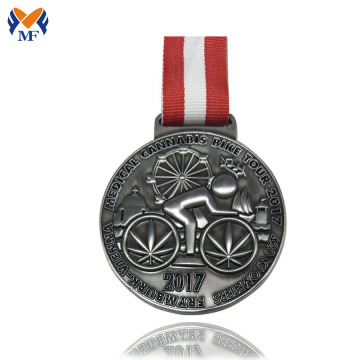 Zilveren metalen fietsrace -medaille