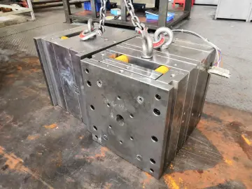 Mould for small parts of automobile