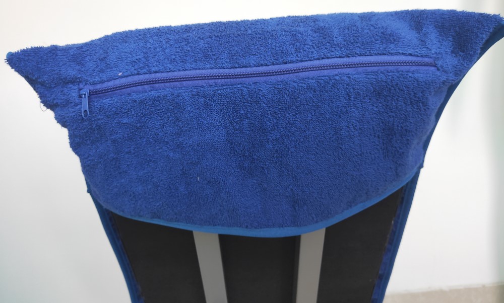 Logo Gym Bench Towels With Zip Pocket