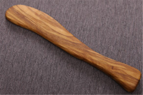 Coltello / spatola per burro in legno d&#39;ulivo - 6,5 &quot;