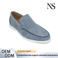 Mocassins masculinos cinza claro estilo camurça macia